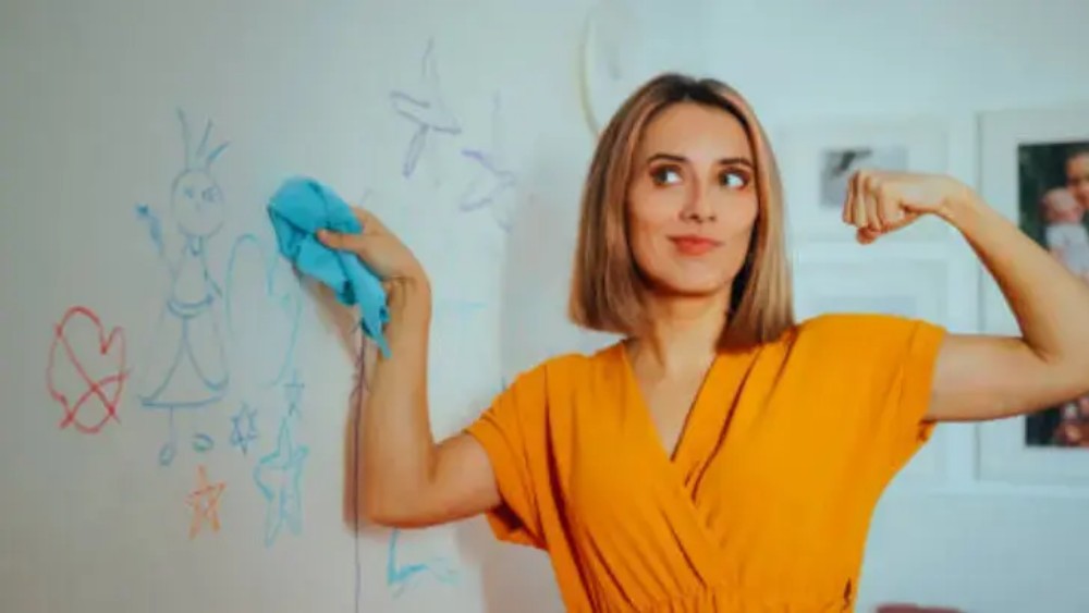 Duvarın içine işleyen her türlü boyayı çıkarıyor! Kazımaya gerek yok